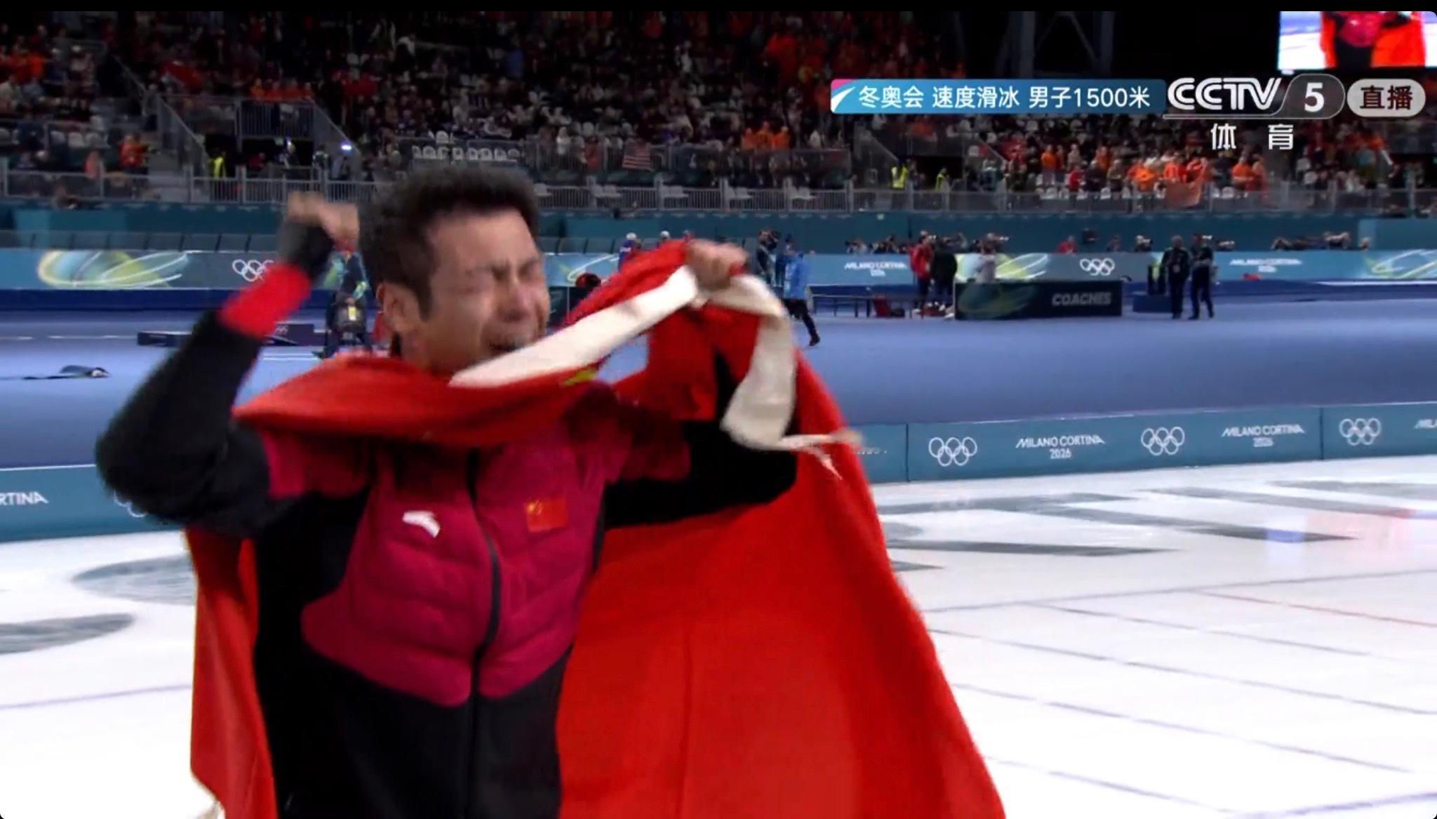 深夜传来捷报，宁忠岩破奥运纪录夺得速度滑冰1500米冠军！中国代表团第三金到手！