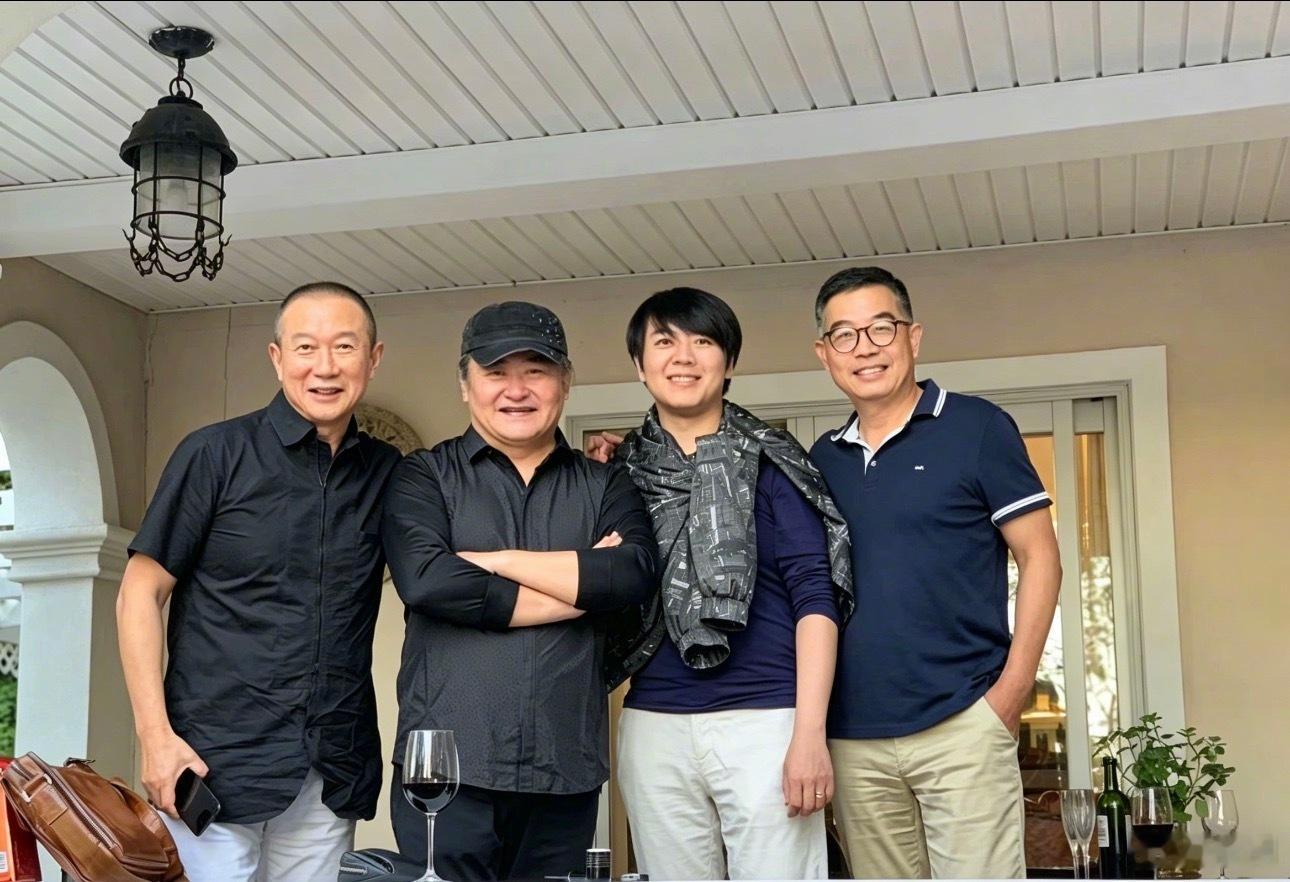郎朗悼念刘欢郎朗在巡演途中发文悼念刘欢老师，看完回忆片段心里软软的，又很伤感🕊
