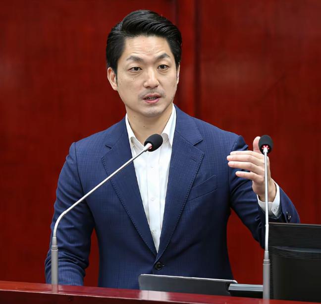 蒋万安终于出面回应了！

就在10月26日下午，蒋万安竞选总部举办造势活动，刚好