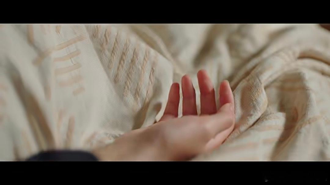 #蓝亦菲没有回来是黄瀛子不让她走#蓝亦菲当初就是那么直接的死在了黄瀛子的眼前，所