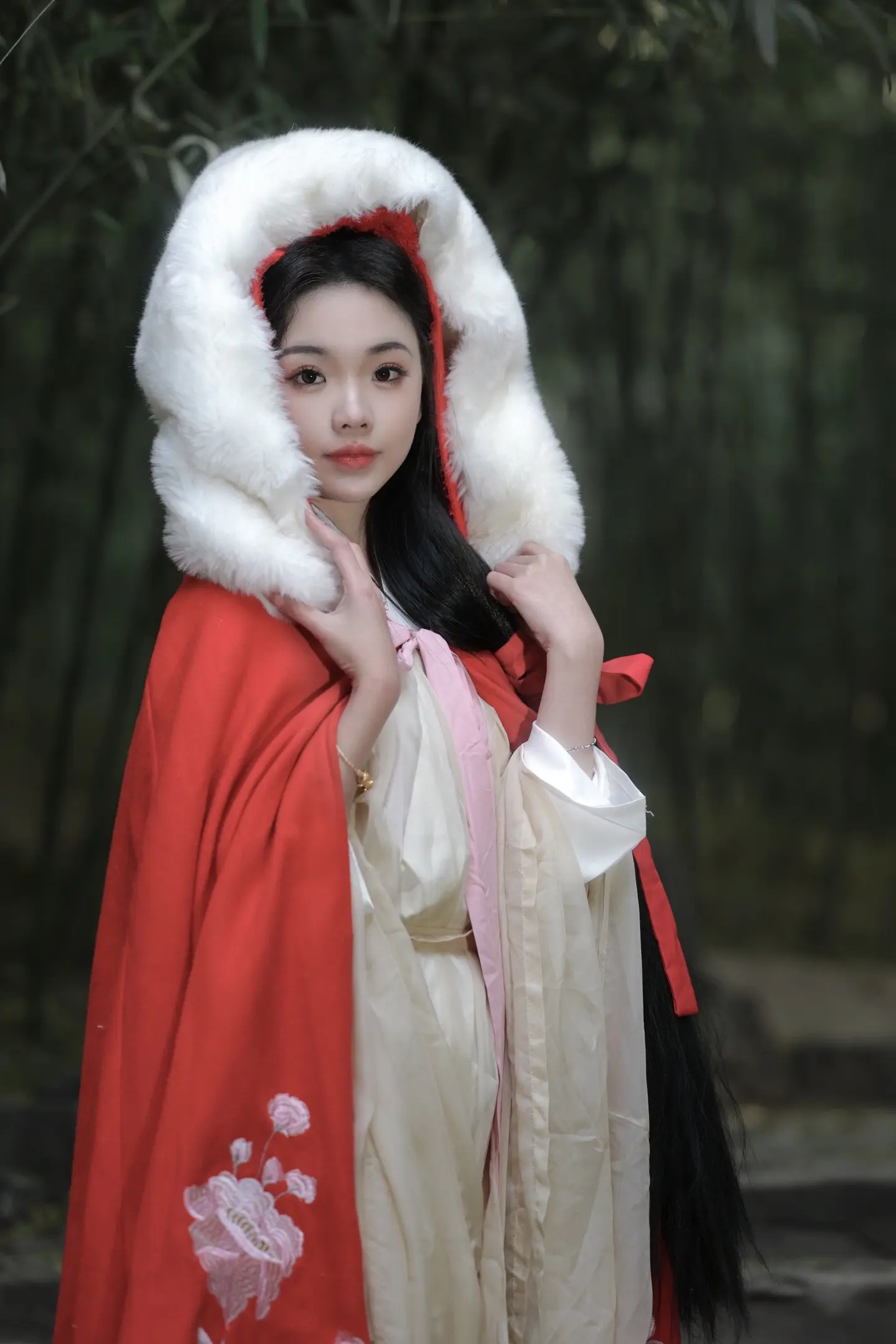 西窗下，风摇翠竹。疑是故人归『客』。一年四季都很喜欢拍竹林！
真的自带清冷感啊～好喜欢捏
