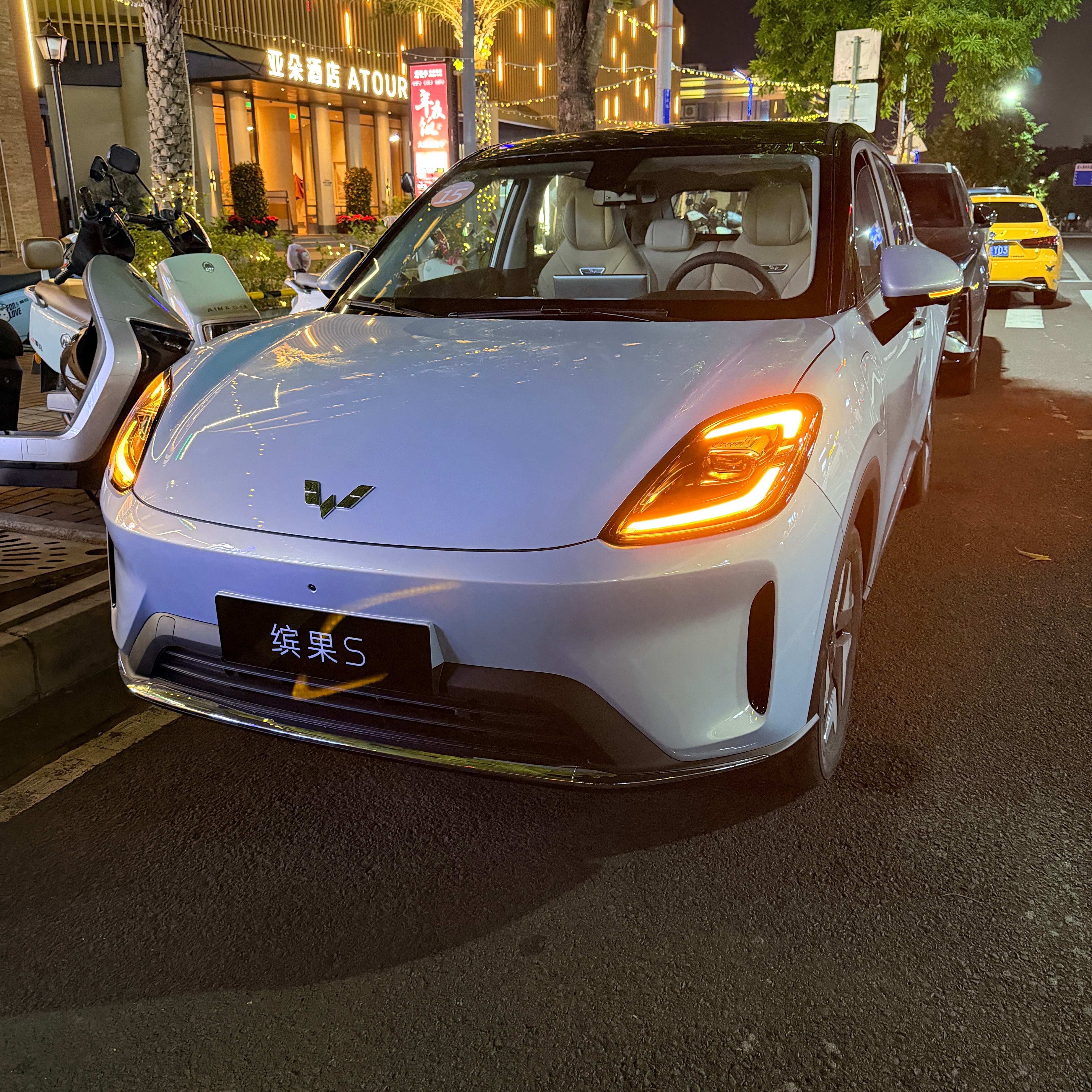 可爱小车🚗已经取到啦明儿我们环岛游！ 都到海南了，吃点啥呢？ 海口