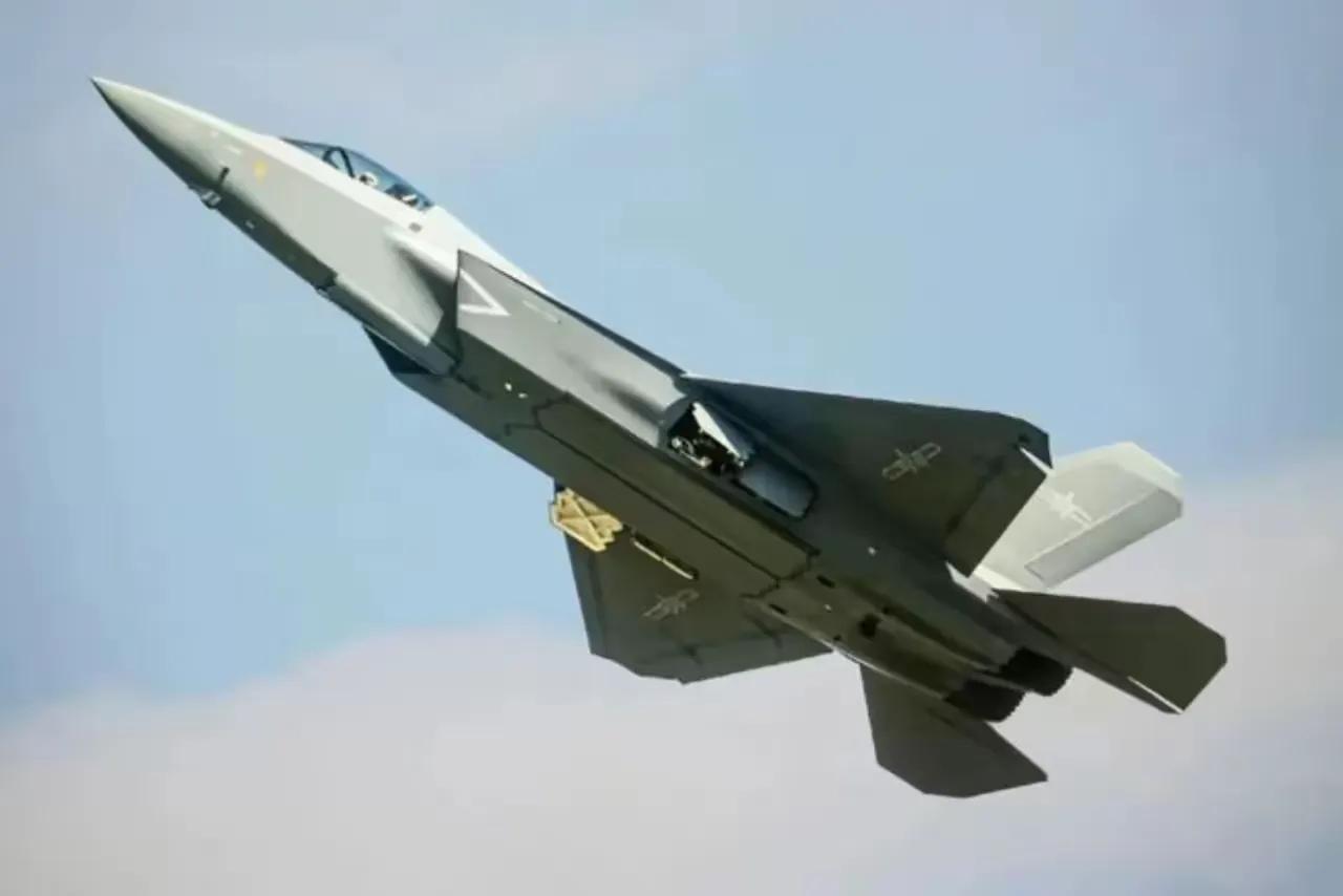 关键信号终于来了！歼-35A入驻鼎新基地，中国空军第二款隐身五代机形成战斗力！