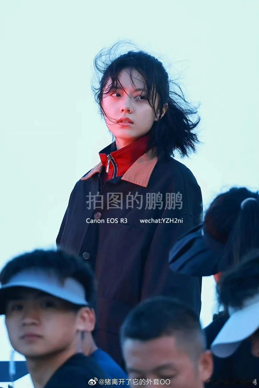 赵今麦这张图怎么有种码头女工人的感觉 ​​​