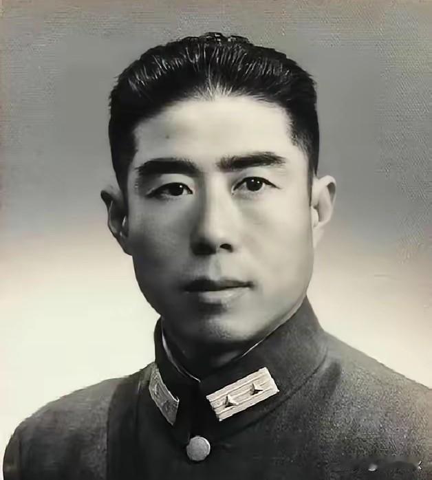 1944年8月25日，河南伊川寨子街的酒楼内，酒气弥漫。郭绍绪放下手中酒杯，高声