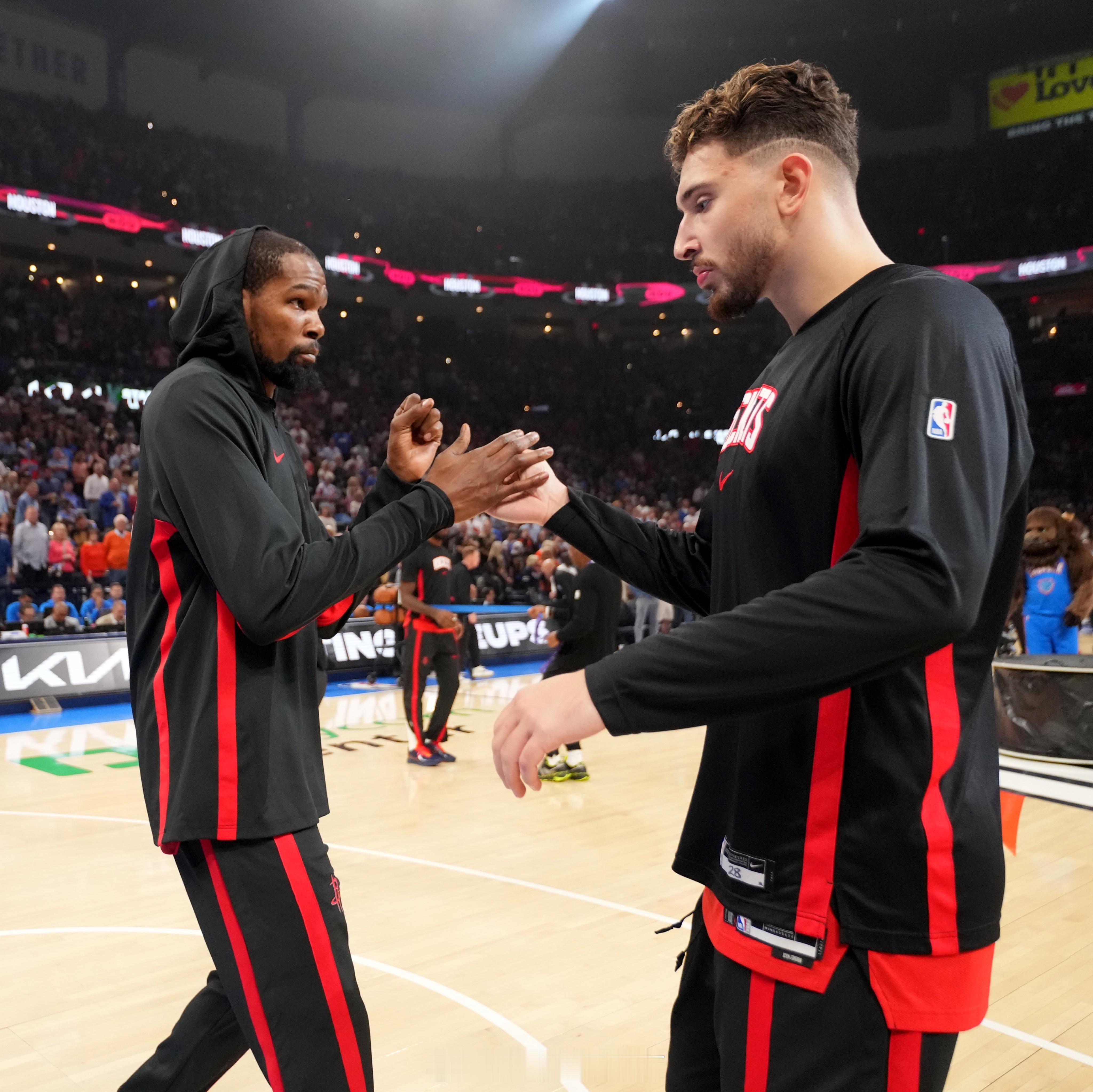 比赛预告：明日6:30，火箭客场挑战猛龙，能取得本赛季客场首胜吗？火箭vs猛龙休