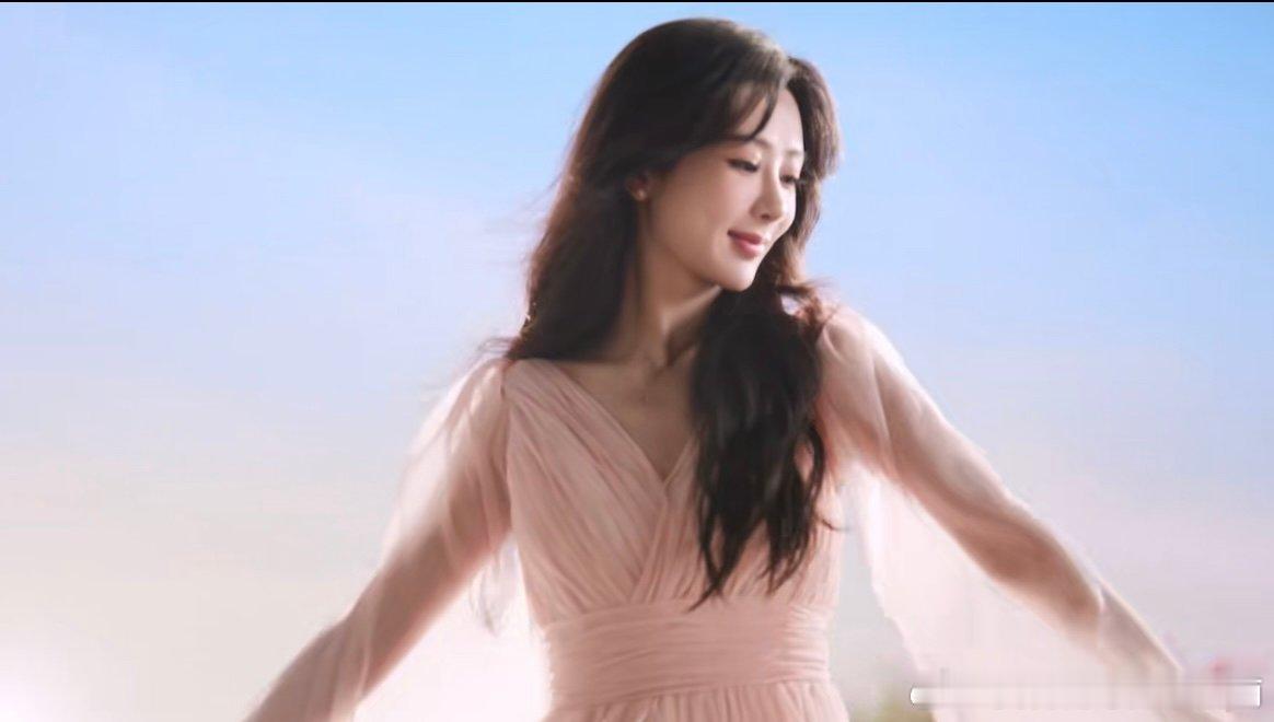 杨紫夏天美味的秘密杨紫粉色薄纱裙 杨紫 ​​​
