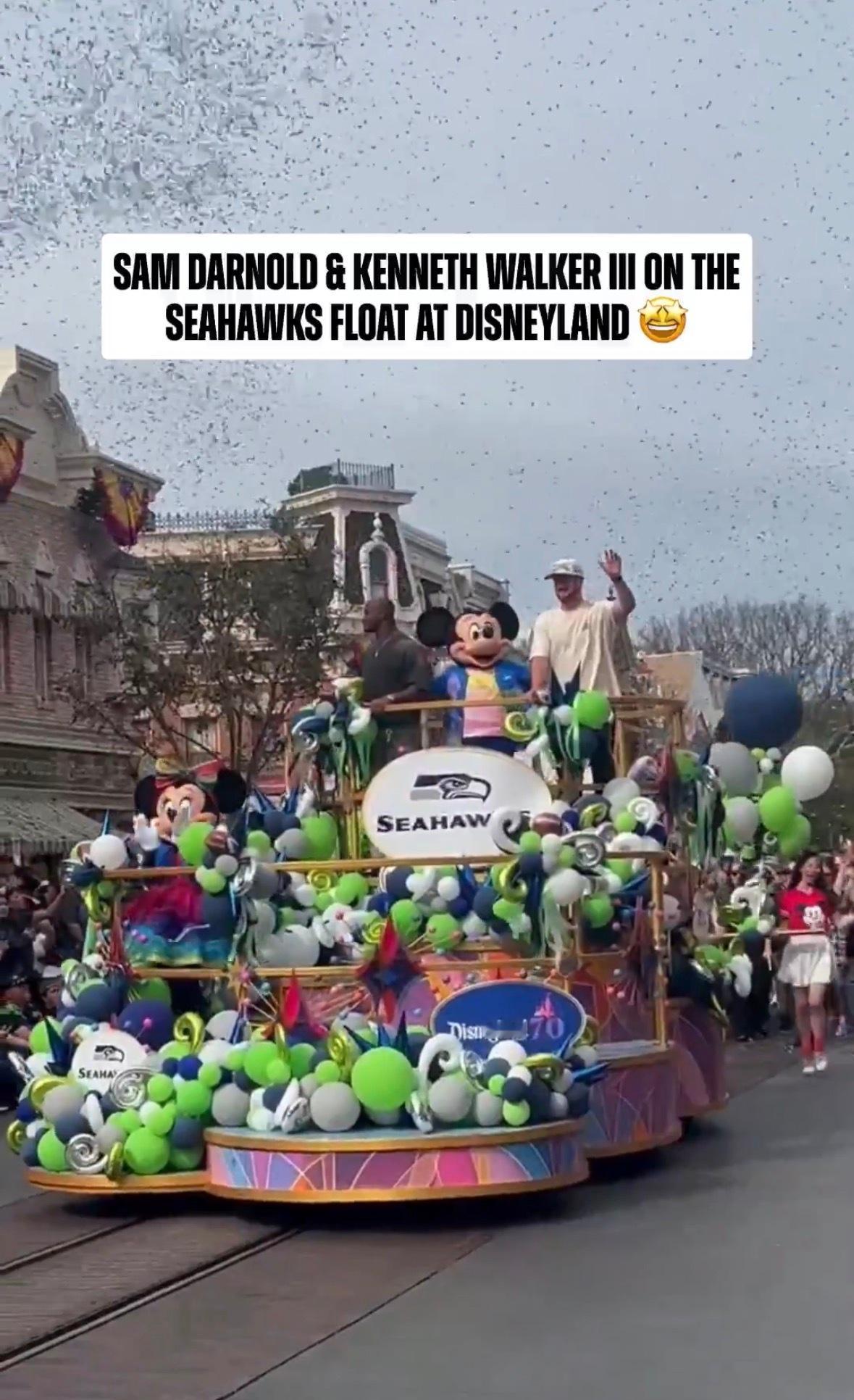 yeah！夺冠，拿下超级碗，当然还是要去迪士尼庆啦 