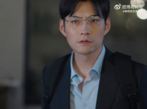 什么实力当严屹宽的情敌 哇呀呀！严屹宽新剧里这剧情太有看点了，陈月州中年遭遇变故