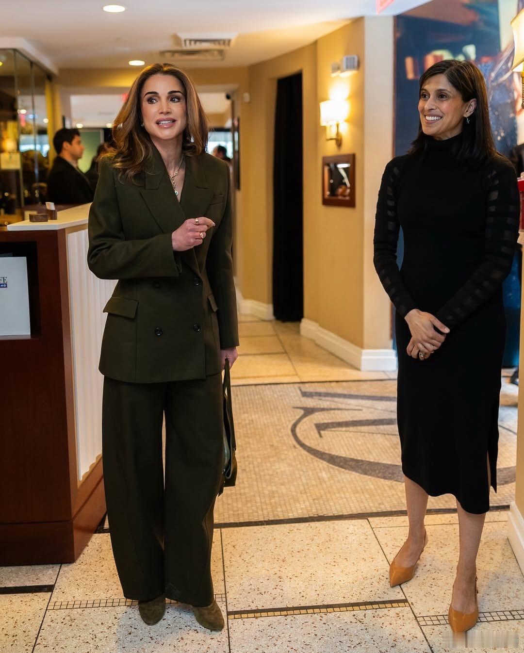 约旦王室 🇯🇴1月27日，拉尼亚王后在华盛顿和美国副总统万斯的老婆乌莎·奇卢