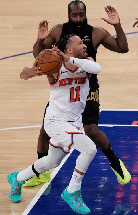 昨日NBA季后赛东部决赛G1，尼克斯加时115-104逆转骑士，大比分1-0。布