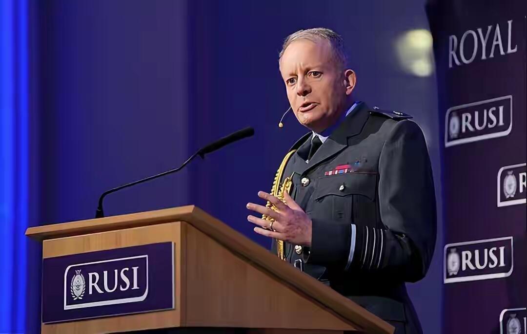 英国国防参谋长理查德·奈顿警告称，英国家庭必须做好准备，将自己的子女送上战场对抗