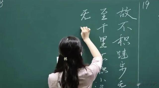 你最想对哪位老师说句什么？语文老师谢谢你教会了我写作文。