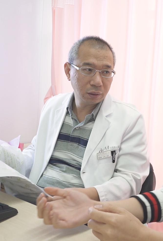 孕期被发现患有骨肿瘤，无疑是一次艰难的医学抉择。此时不仅要关注孕妇本身...