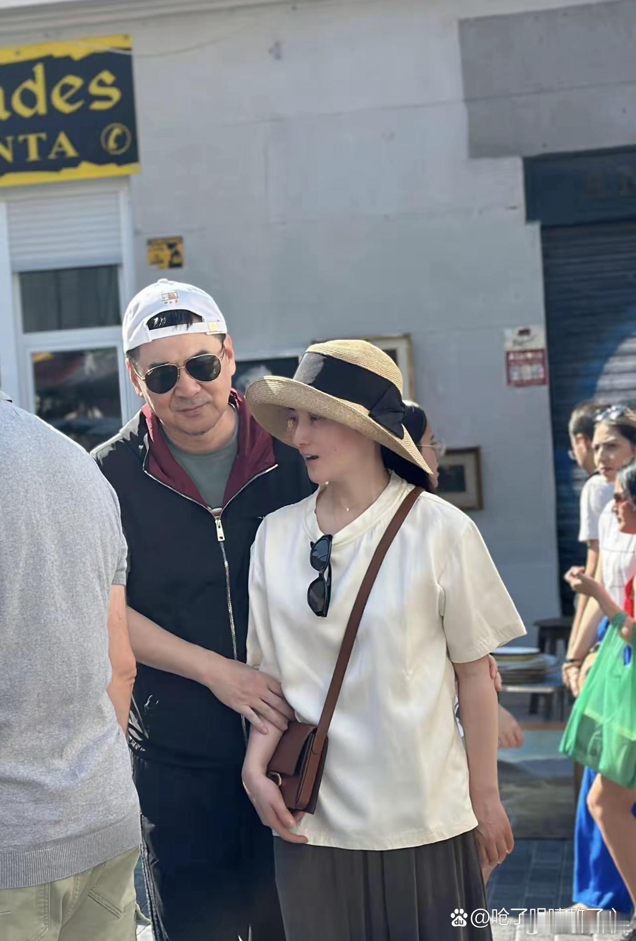 这一对夫妻在幸福三重奏中颠覆了传统观点，真实的情感让观众感同身受，深深触动了内心