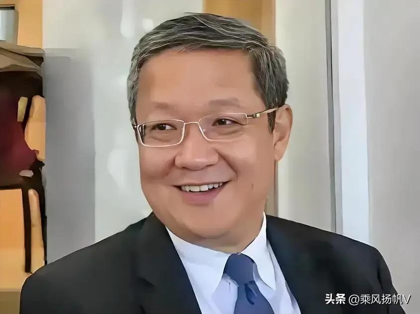 介文汲真是个“吹鼓手”的角色，竟然在节目中吹嘘，“韩国瑜访美不仅是议会外交突破，