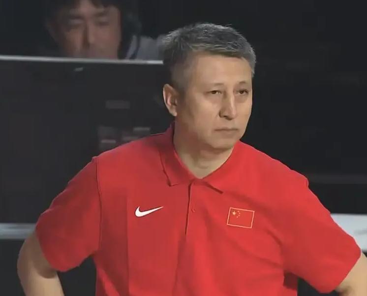 🔥哨声晦暗难掩血性！男篮87-80逆转日本，胡金秋暴扣扇醒主场！

最后34秒