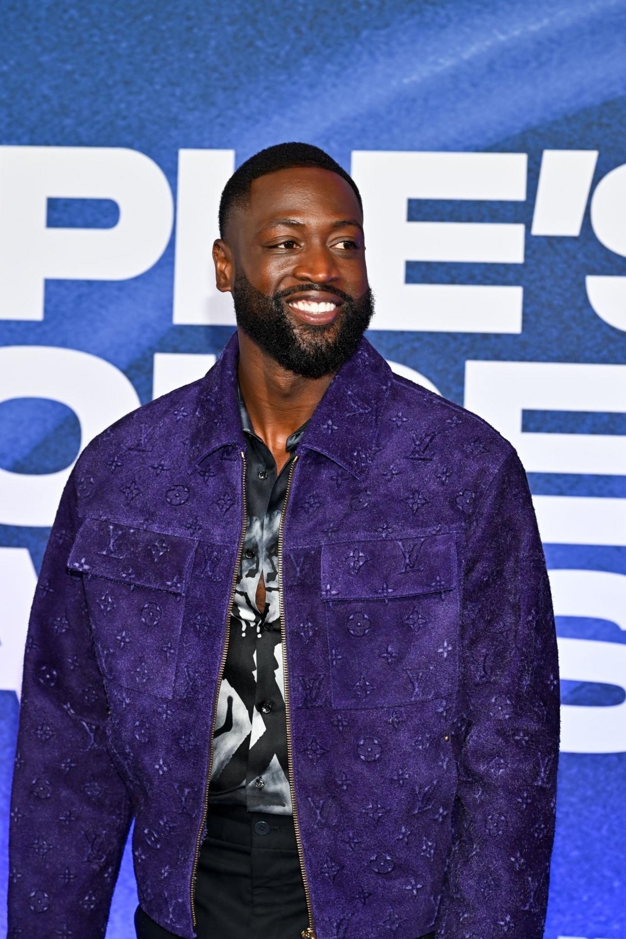 NBA谁不吃药才是新闻，例如韦德的腮帮，霍华德的肩膀。

邓肯在40出头时就有等