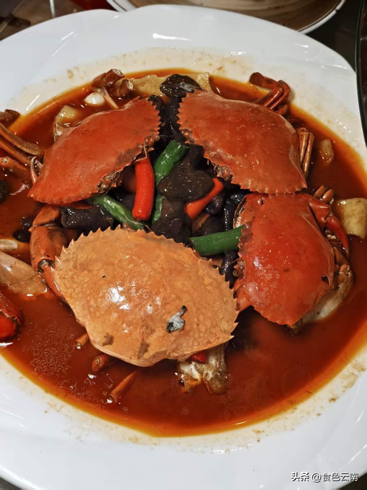 昨天中午，昆明蓉盛园官南店第23届野生菌美食节隆重开幕，一道道的野生菌美食，尽显