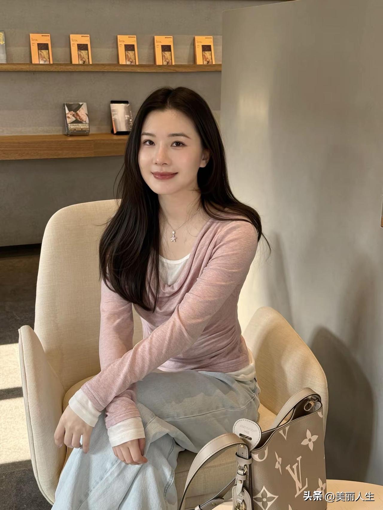 从午后到傍晚
从落日到夜幕
一曲舒缓的钢琴曲
日子便不在于世俗的定价
而在于我想