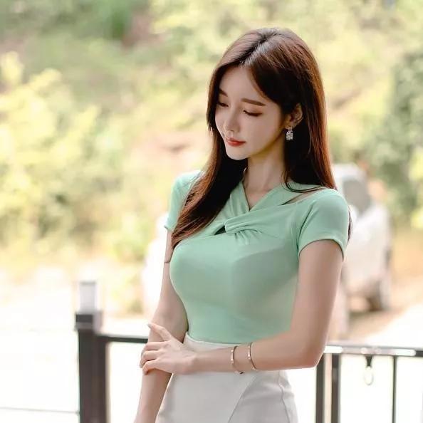 温柔甜美的穿搭，清新自然，女神范儿十足