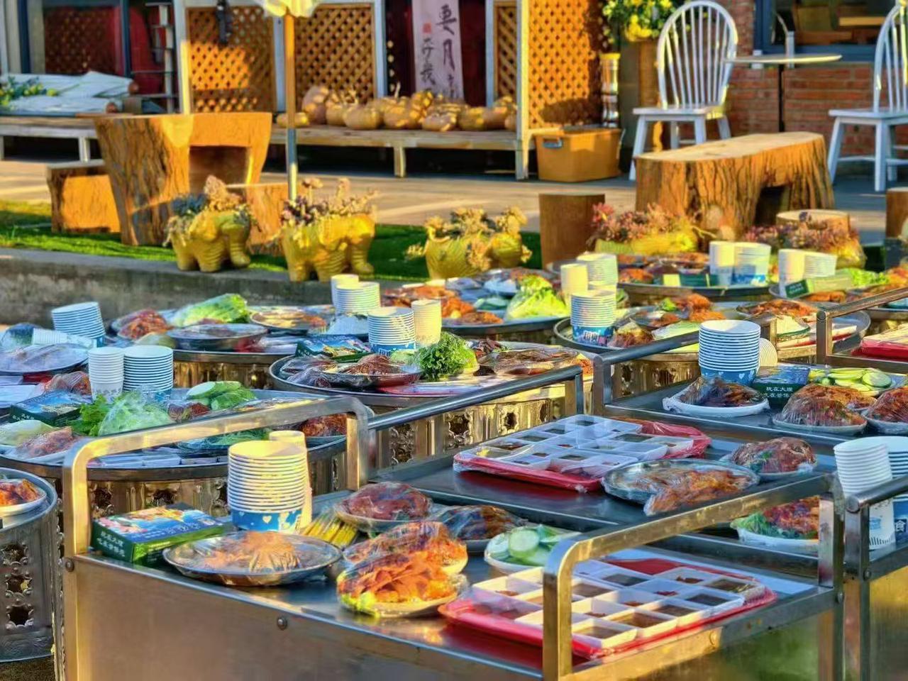 今早的年会，给我整开心了！
 
今天一大早爬起来赶年会，到现场直接给我整懵了——