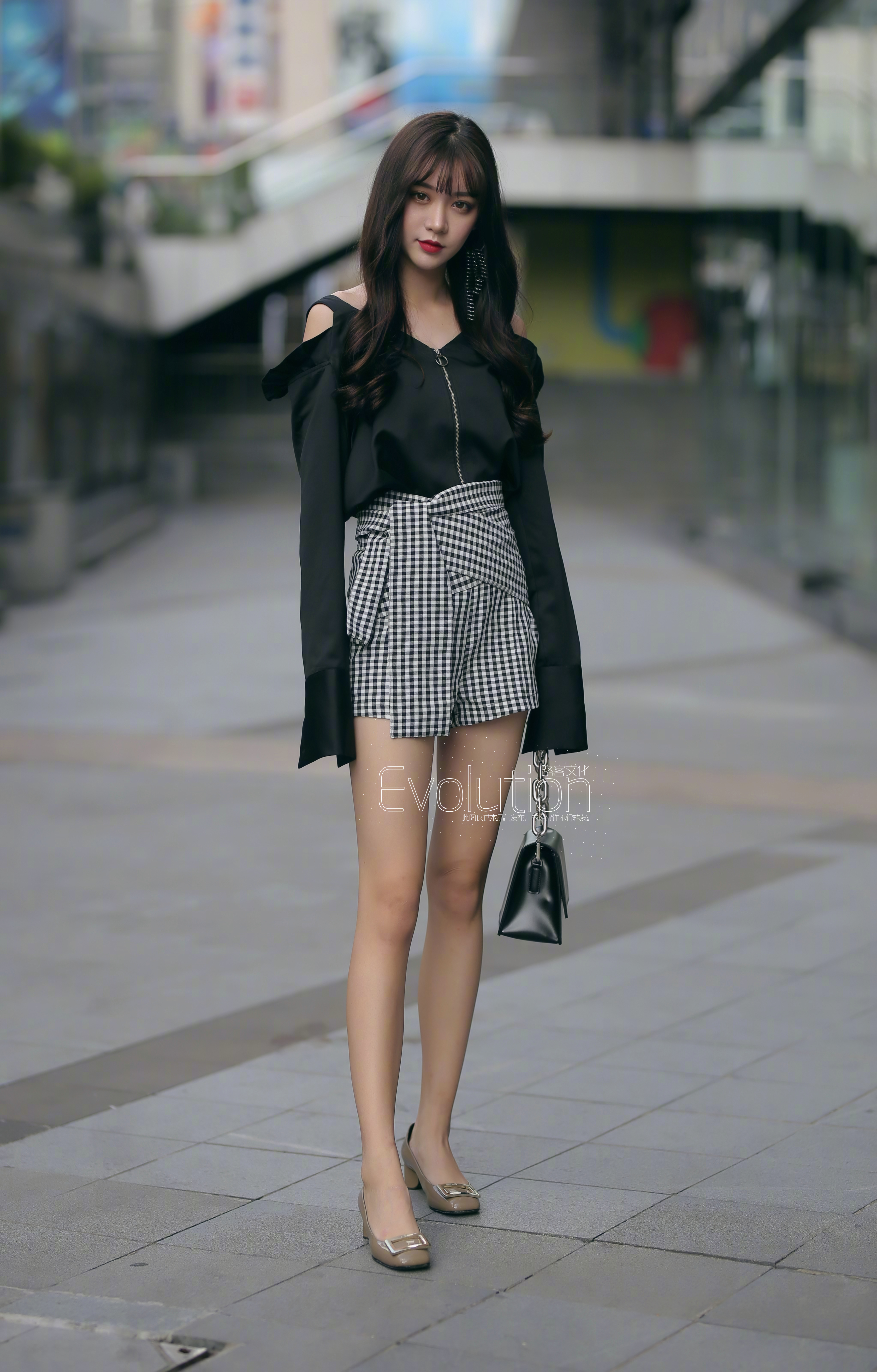 精致的穿搭让街头变成秀场，谁说时尚不能来自日常？👗✨ ​​​