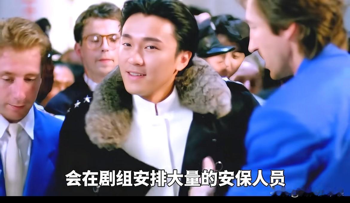王晶说：“那几年，周星驰是最卖座的电影明星，也是被最多人追杀的明星。每天我都要在