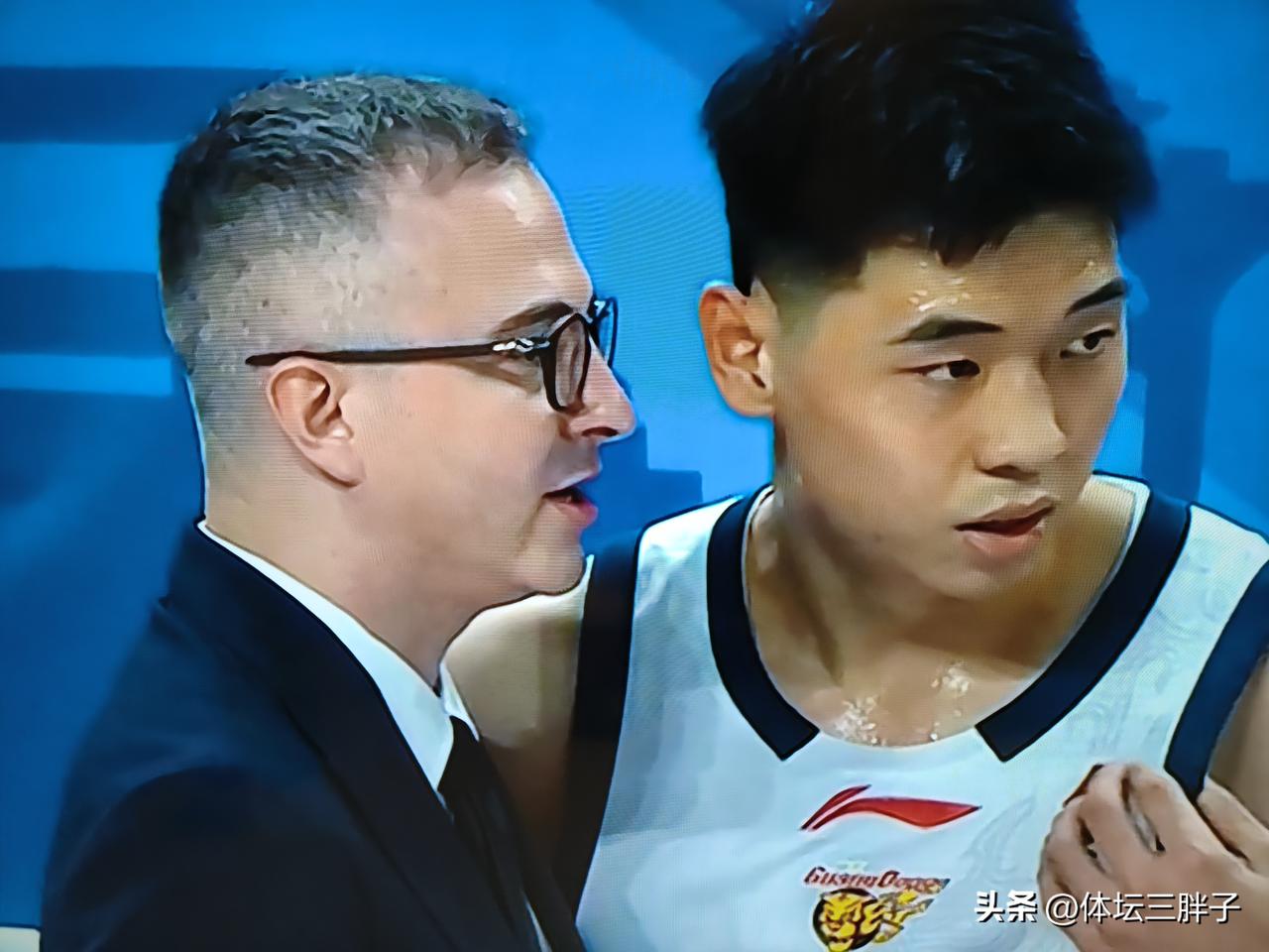 虽然杜峰下课，但是魂还没有散，真正的没有离开，还是广东男篮幕后的操盘手。广东男篮