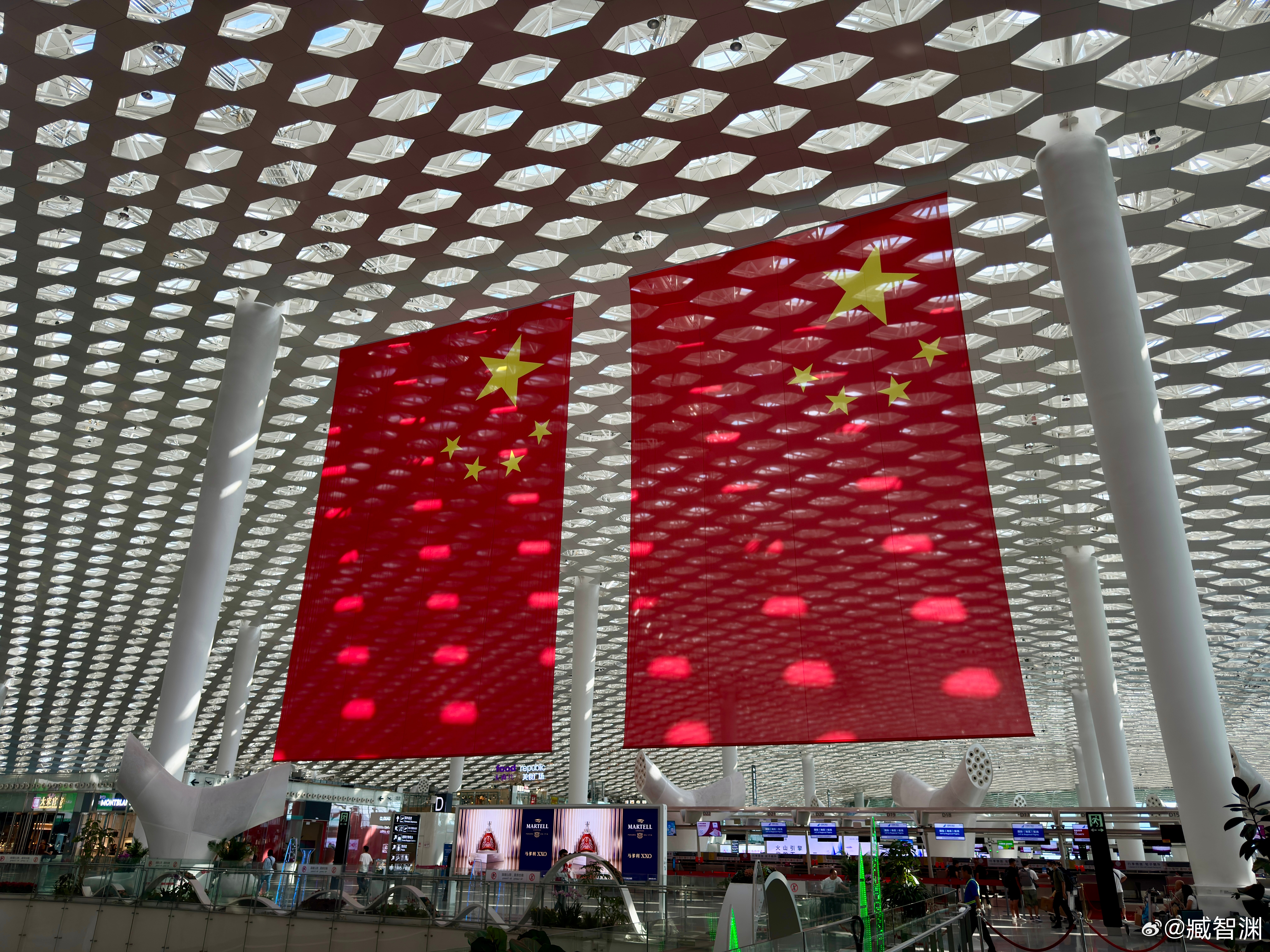 才发现马上有八天假，大家国庆去哪玩啊？  ​​​