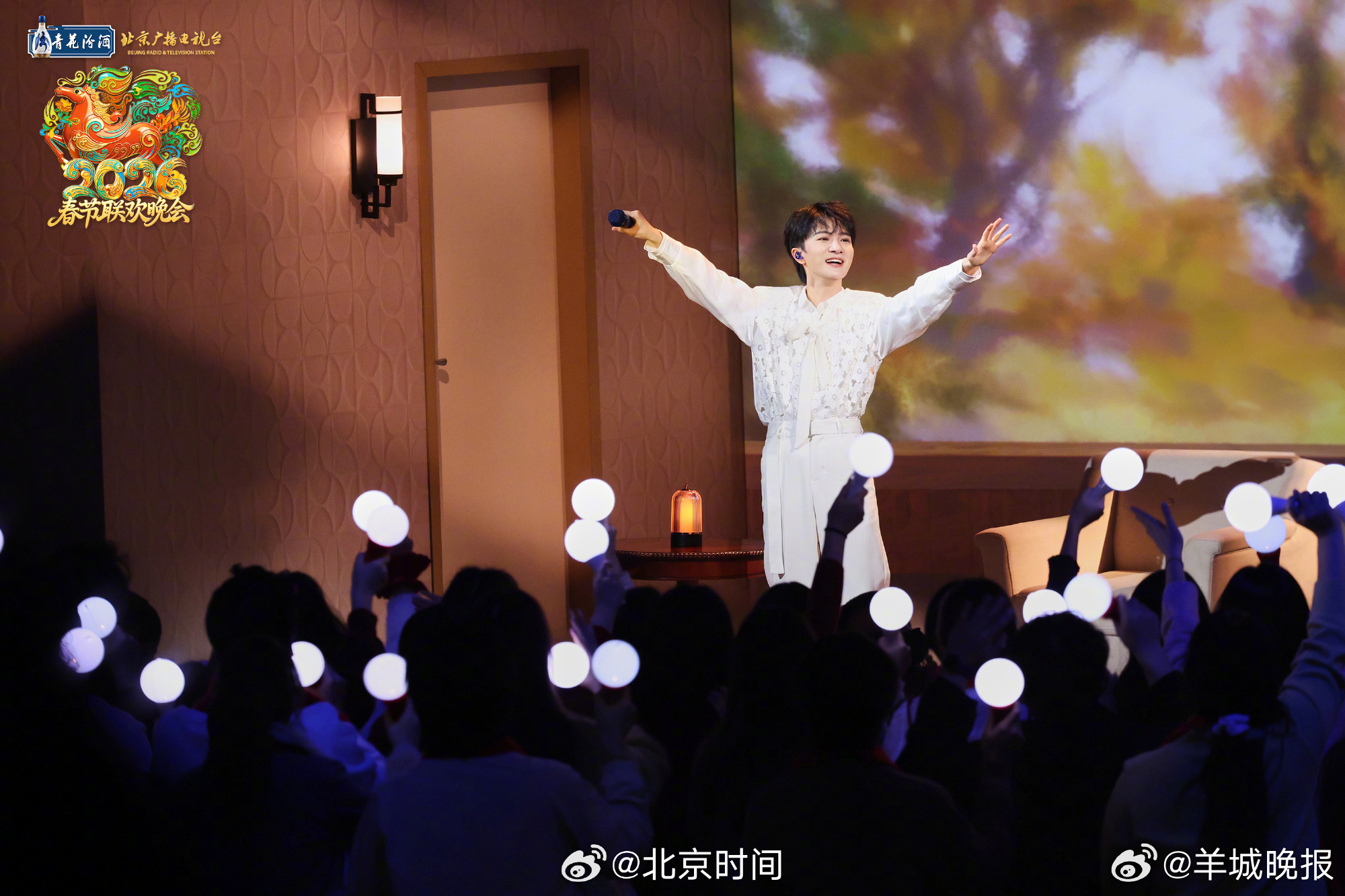 #北京台春晚舞台直击##北京台春晚神马都好看# 天籁之音，叩问时光。用空灵嗓音唱