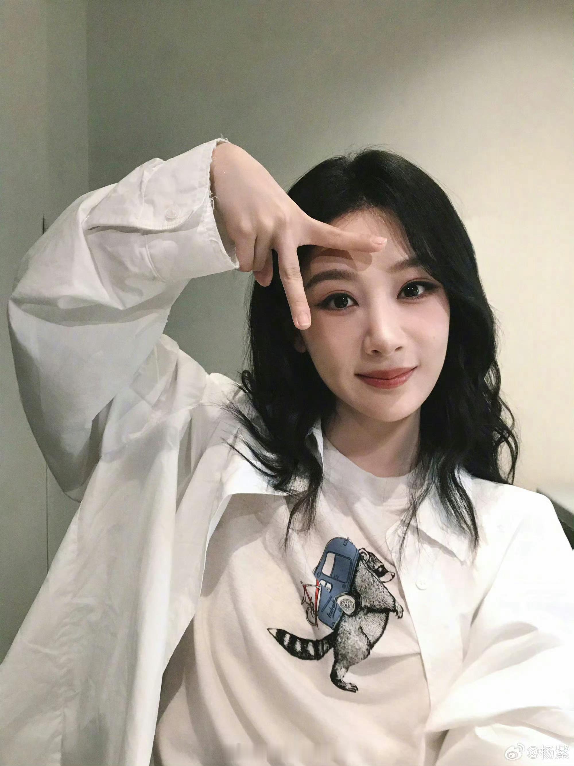 杨紫 豆包杨紫豆包这是啥意思呀？一点进来就是杨紫的六一儿童节营业🈺 