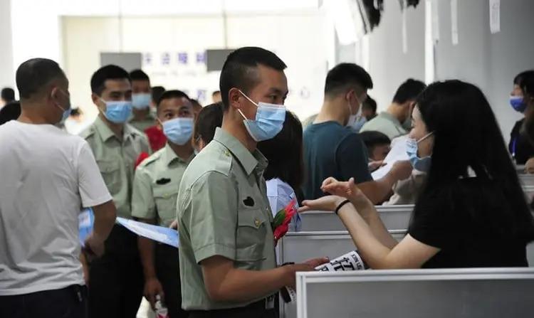 我来说说退役军人考地方事业编，能享受到哪几类实实在在的政策照顾。

一、定向岗位