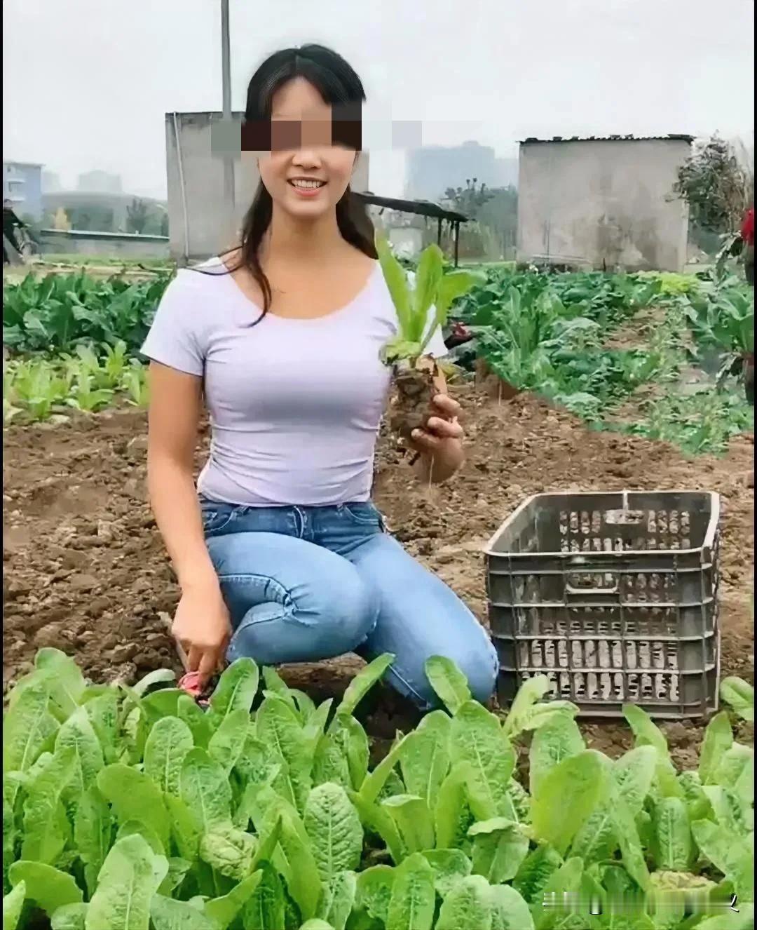万年的阿霞真的吊足了网民的胃口，因为她的事迟迟没有结果，就像人们追剧，非常希望看