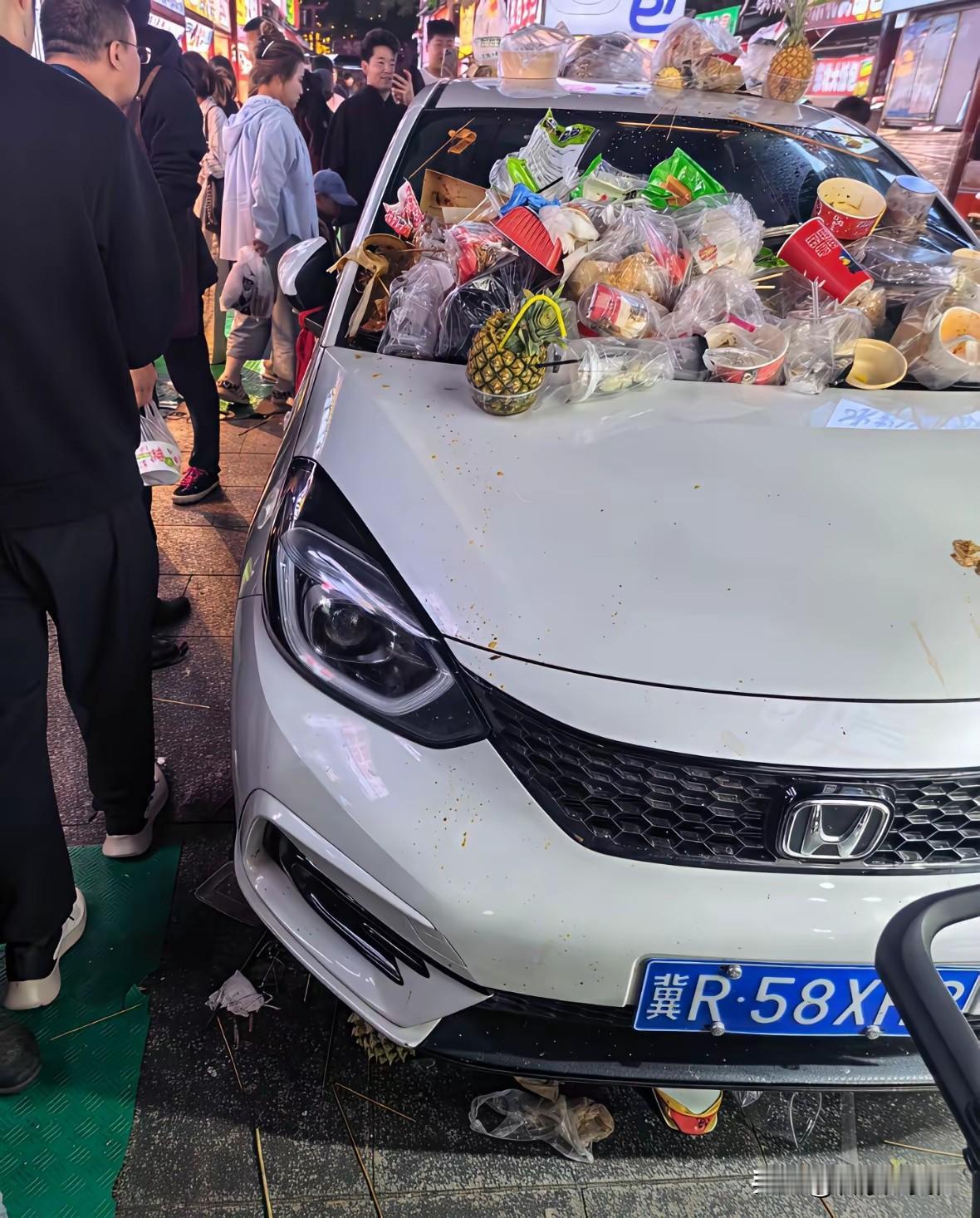 人间熙熙攘攘，各有各的规矩，少数要服从多数，有权制定了规定不服从就会有不必要的麻