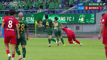 裁判张晓晨控场能力受质疑，米特里策恐遭重罚。
中超第四轮浙江队与重庆铜梁龙的比赛