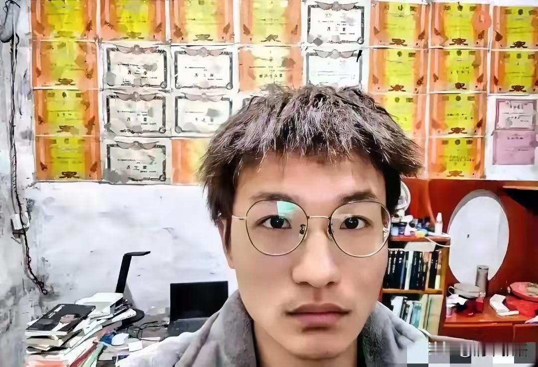 5月3日有真实报道，湖南湘西一名男生，大学毕业五年，连续五次考研全部失利。这些年