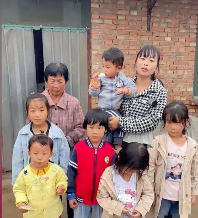 2021年，河南的朱大哥在修拖拉机时被砸身亡。谁知，他妻子不堪重负离家出走。弟媳