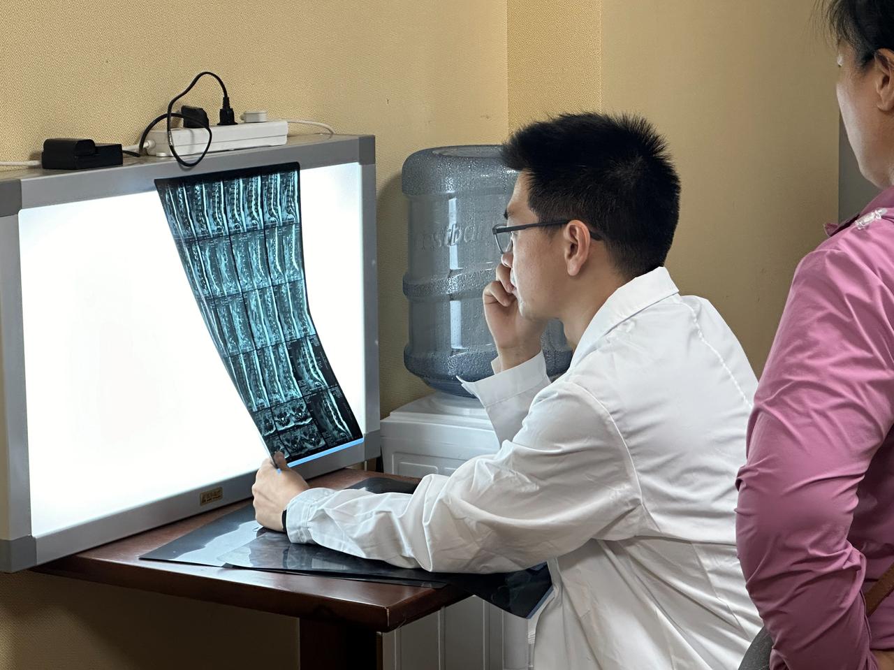 【腰椎间盘突出，一护一药一练，腰椎好的快】
大家好，我是骨科任医生。确诊腰椎间盘