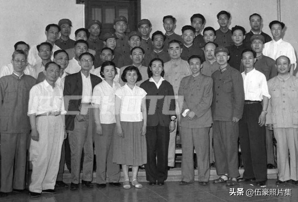 【周总理历史上的今天——5月30日】
1963年5月30日，周恩来总理接见在中印