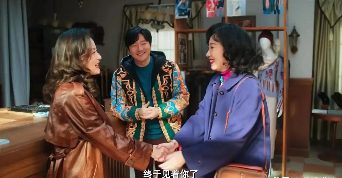 看完徐百卉21岁到42岁的状态，才发现，不整容的脸美到男人流口水
：42岁还这么