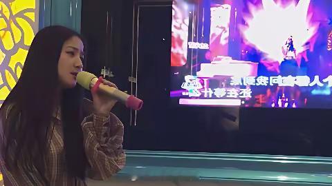 紧急提醒：去KTV唱歌，千万别把话筒贴嘴上！浙江一女子KTV唱歌时，把话筒紧紧贴