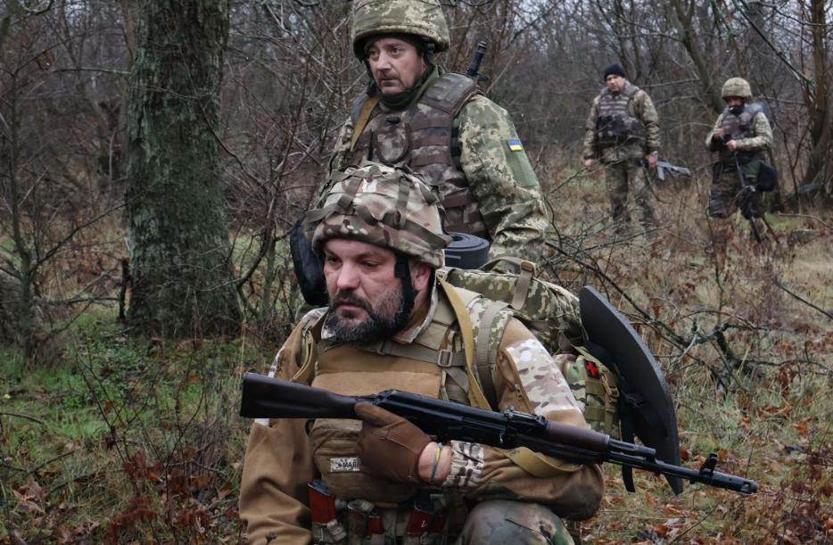 雷霆反击！俄军动用高超音速导弹狂轰乌能源设施
 
12月13日，俄国防部宣布对乌
