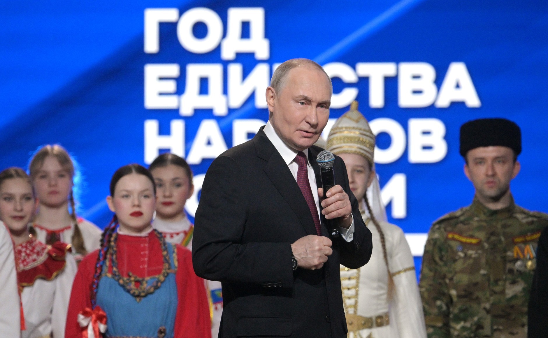瓦洛佳小朋友  俄罗斯民族团结年开幕式总统出席俄罗斯民族团结年开幕式。2026年
