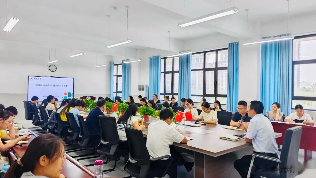 郑州智通小学“青蓝工程”助力青年教师成长