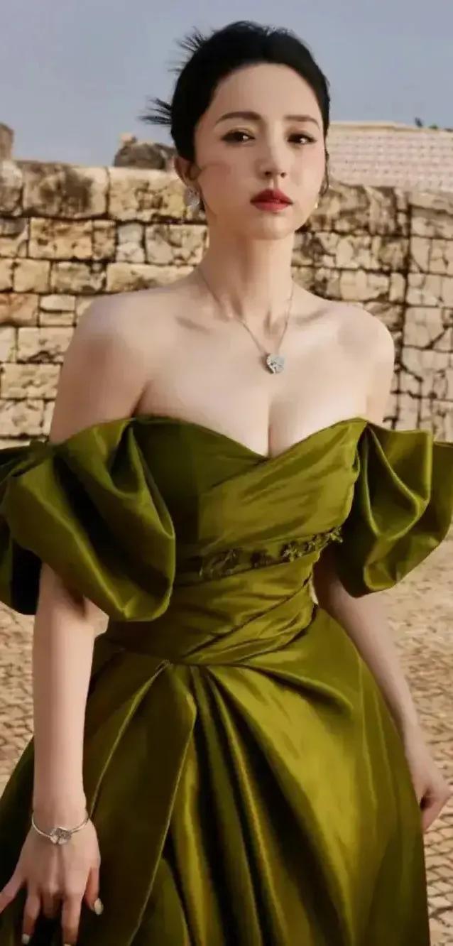 #女明星谁最美# #明星美图# #惊艳女神# #董璇#
达人推荐 女主角唇泥