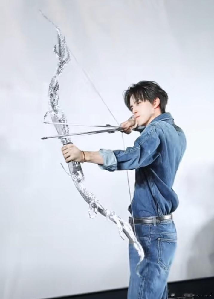 俺不中了…太帅了吧敖瑞鹏[捂嘴哭]射箭敖瑞鹏，长腿一蹬，帅到没朋友！敖瑞鹏[超话