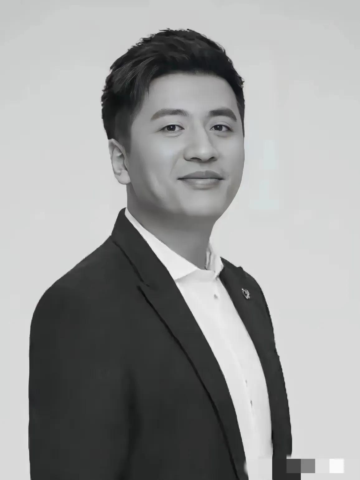 张雪峰走后，全网满屏的“张老师走好”，狠狠打了“国人仇富”这个说法的脸！

他身