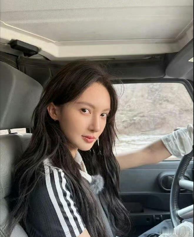 曝金晨肇事逃逸曝金晨肇事逃逸 1月29日有娱乐博主爆料，演员金晨涉嫌于2025年