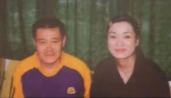 1991年，走红后的赵本山向妻子葛淑珍提出离婚，葛淑珍说：“离婚可以，那你要给我